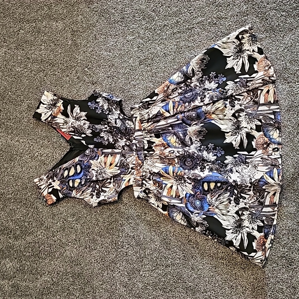 Sleeveless cut out dress